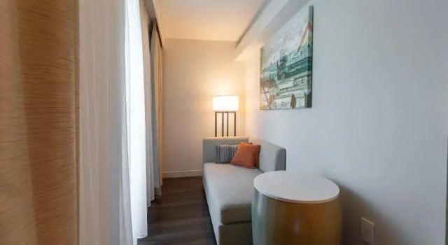 Четырёхместный номер Standard с видом на внутренний двор Delta Hotels by Marriott Raleigh-Durham at Research Triangle Park