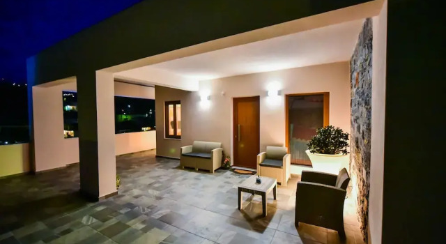 Sea Front Panorama Villa Private Pool, Rezerwuj Willa Hotele w Retimno z parkingiem, Parking
