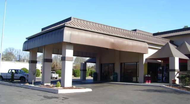 Четырёхместный номер Standard Rodeway Inn Greenwood