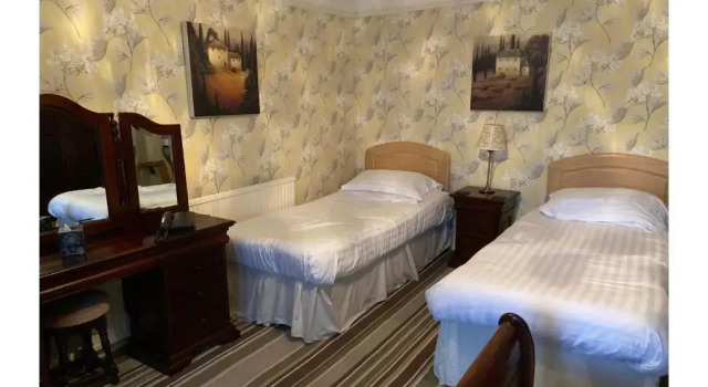 Четырёхместный номер Standard OYO Lamphey Hall
