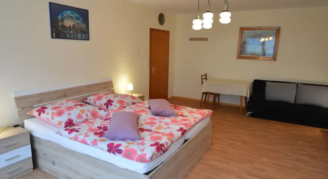 Spacious Holiday Home in Schillingen with Garden