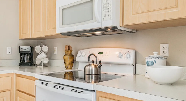 Коттедж Near Theme Parks! In-Ground 3 BR Pool Home, Sleeps 7, Total Privacy!