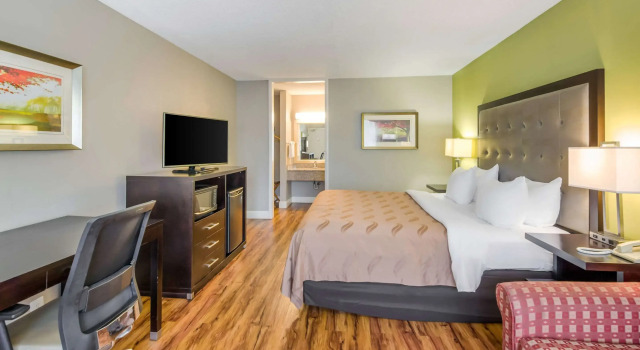 Двухместный номер Standard Quality Inn Roanoke Airport