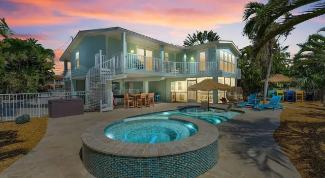 Коттедж Coming Soon! Rest-a-shore Waterfront Home, New Private Pool 2 Bedroom Home by RedAwning