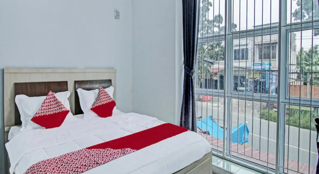 Номер Deluxe OYO 92047 Penginapan Arfi Syariah
