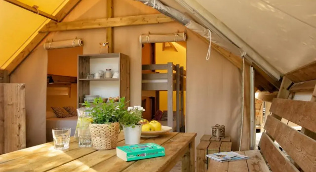 Тент с видом на сад Camping Gavina Creixell