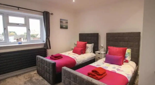 Вилла Luxurious Villa With Hot Tub