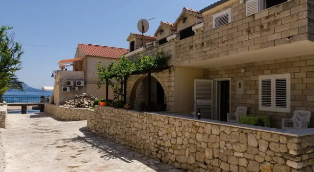 Holiday Home Jasenka Trstenik, Забронировать Дом для отпуска Отели Трстеник с парковкой, рядом с Пляж Трстеник, Парковка