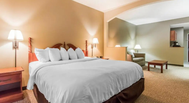 Люкс Quality Suites New Iberia