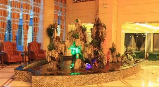 Friendship Peak Hotel, Varaa Hotelli Burqin Xinjiang