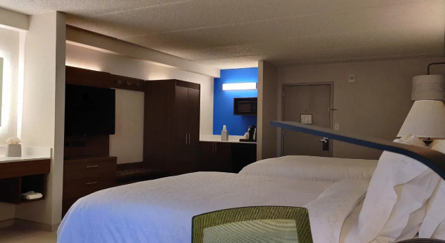 Четырёхместный номер Deluxe Holiday Inn Express & Suites Irving Conv Ctr - Las Colinas by IHG