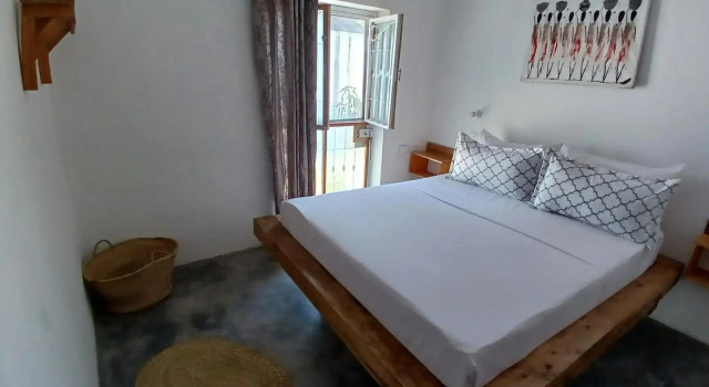 Private 2 bedrooms apt with WIFI only few steps to the beach, Забронировать Отель Джамбиани Zanzibar Central