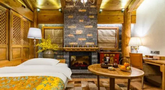 Семейный люкс с видом на внутренний двор Shangri-La Ganden Manor Hotel by Floral Lux