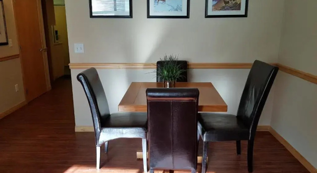 Suite Sunset Resorts Canmore and Spa