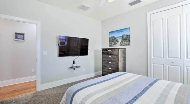 Коттедж Apollo Beach House w/ Private Pool + Hot Tub