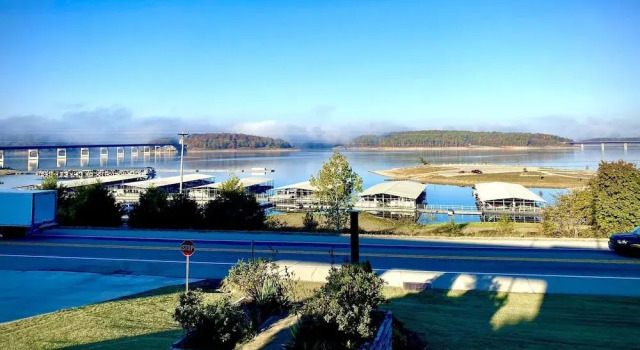 Четырёхместный номер Standard Lake Norfork Resort