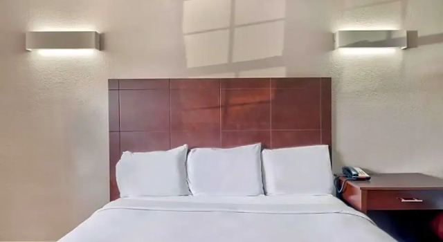 Люкс Deluxe Motel 6 Falls Church, VA - Arlington Boulevard