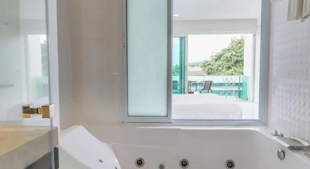 Двухместный номер с балконом и с видом на море KC Beach Hotel Samui