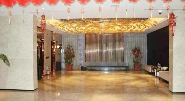 Maritime Hotel (Zhengzhou Century Amusement Park Zhongyuan Tower)