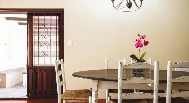 Шале Swellendam Self Catering
