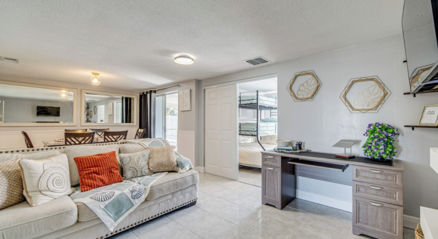6 Mi to Hudson Beach! Pet-friendly Retreat w/ Yard