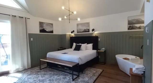Двухместный люкс Waterton Glacier Suites