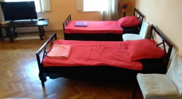 Guest House On Gunia - Hostel, Забронировать Хостел Вера Тбилиси, рядом с Концертный зал Тбилиси