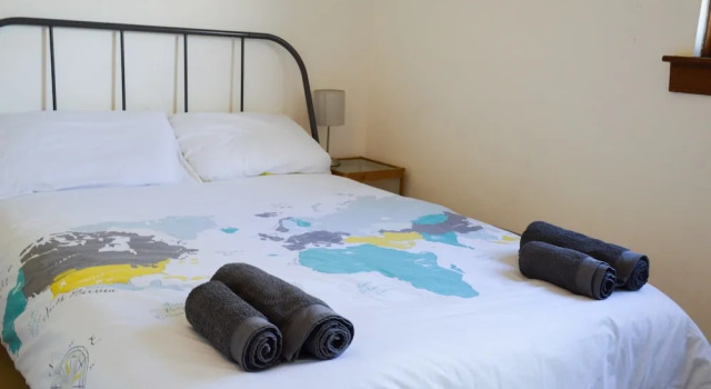 Colourful 2 Bedrooms Apartment Near Leith Walk, Prenota Appartamento Hotel a Midlothian con parcheggio, Parcheggio