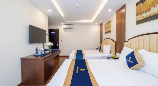Четырёхместный семейный номер Standard с балконом и с видом на город Sandals Vista Hotel