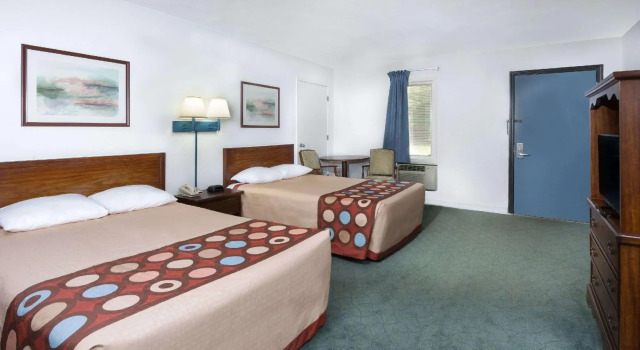 Четырёхместный номер Standard Super 8 by Wyndham Taylorville IL