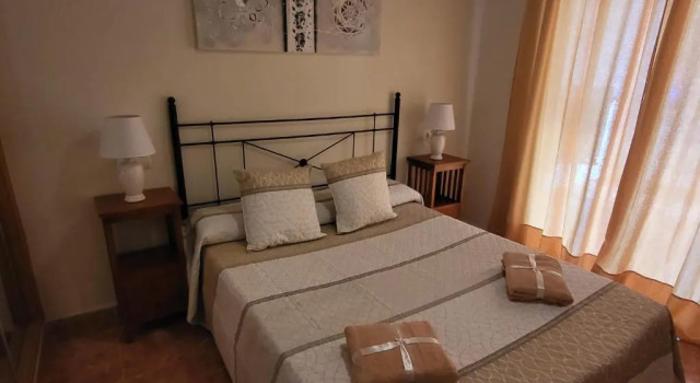 ¡Bajo estupendo con patio y terraza a 200 metros de la playa!