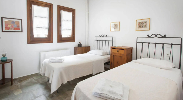 Tampakeika, Book Hotel Mouresi 