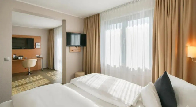 Четырёхместный номер Comfort PLAZA INN Braunschweig City Süd