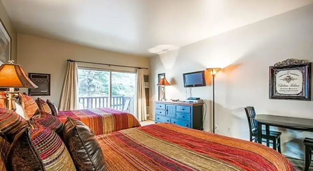 Люкс Standard Prospector Accommodations by All Seasons Resort Lodging
