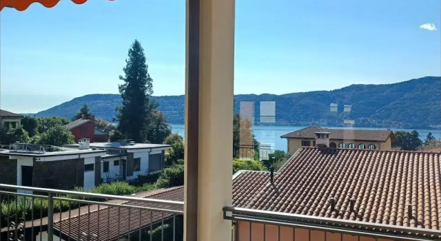 Апартаменты Apartment in a Prime Location on Lake Maggiore