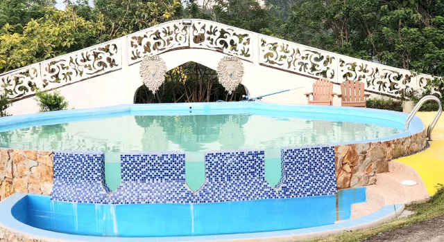 Titus Poison Garden, Book Hotel Hotels in Alfonso with Parking, Parking