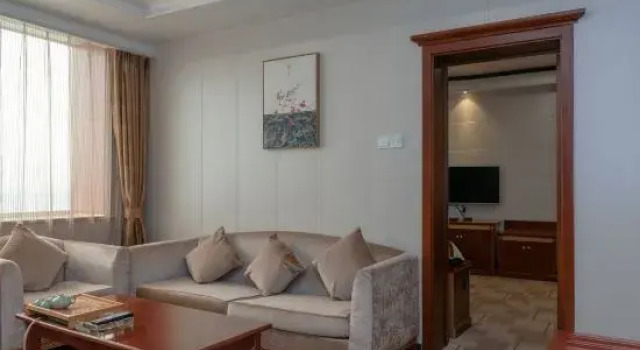 Люкс Business Zhonghai International Hotel
