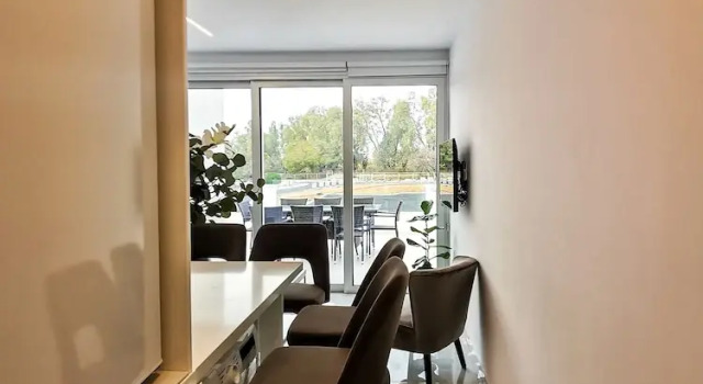 Апартаменты Deluxe Phaedrus Living: Seaside Deluxe Flat Harbour 107