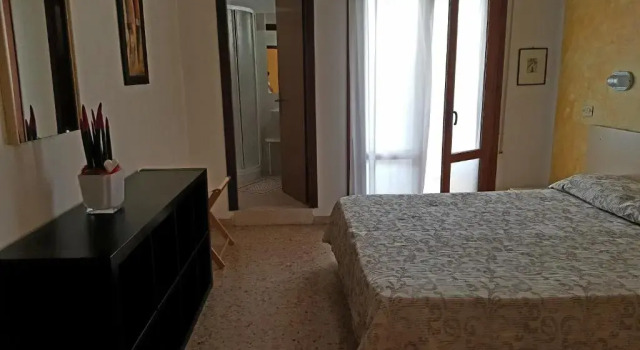 Hotel Marietta, Забронировать Отель Отели Каорле с парковкой, рядом с Дарсена делл Оролоджо, Парковка