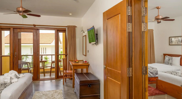Семейный номер Standard с балконом и с видом на сад Savada Angkor Boutique Hotel