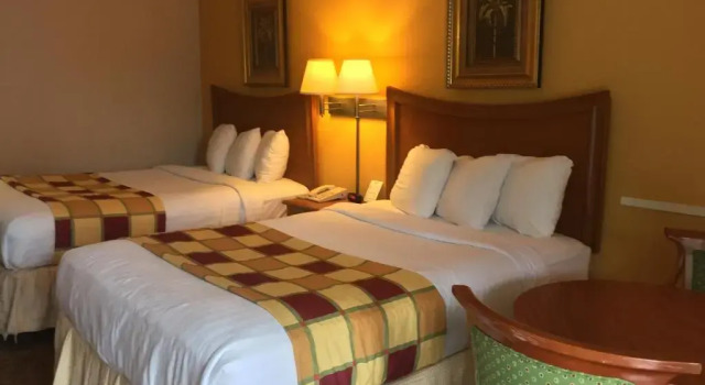 Четырёхместный номер Standard Budget Inn Sanford International Airport