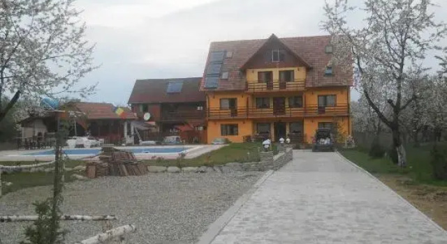 Pensiunea Roua Muntilor, Rezervovat Hotel Hotely v Prahova Valley s parkováním, Parkování