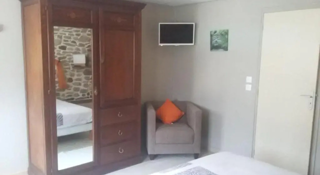 La Roussilhe, Book Hotel Sousceyrac-en-Quercy 