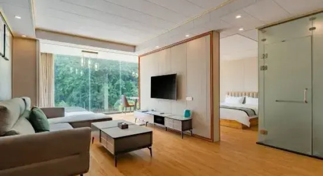 Люкс Deluxe с видом на бассейн Floral Hotel ·Yangshuo Yishanju Hotel (Shili Gallery Branch)