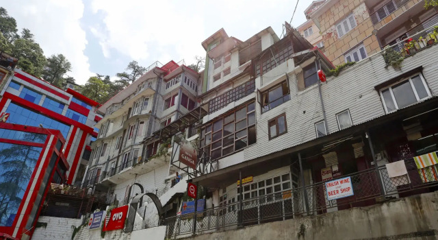OYO 3360 near Victory Tunnel