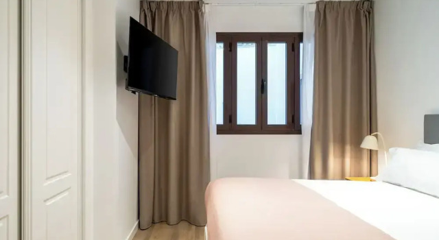 Limehome Malaga Calle Victoria, Забронировать Апарт-отель Апарт-отели Малаги, рядом с Амфитеатр Малаги, Апарт-отель