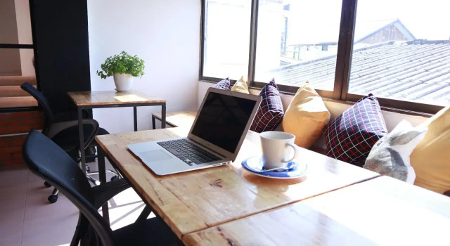 In The City Co-Living & Co-Working Space - Hostel, Забронировать Хостел Си-Пхум Чиангмай