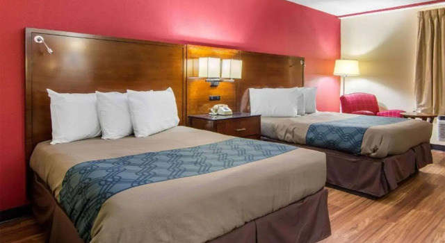 Четырёхместный номер Standard Travelodge by Wyndham Forsyth