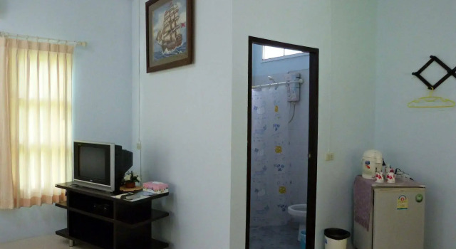 Bann Suan Rachawadee B&B, Varaa Bed and Breakfast Hotellit North-Eastern Thailand pysäköinnillä, Pysäköinti