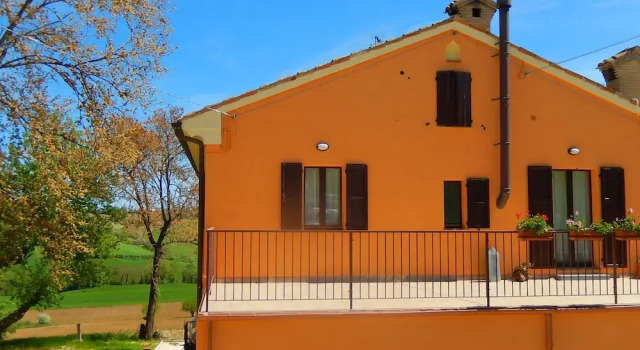 Villa With 6 Bedrooms in Mondavio, With Wonderful Mountain View, Priva, Boek Villa Hotels in Mondavio met parkeren, Parkeren
